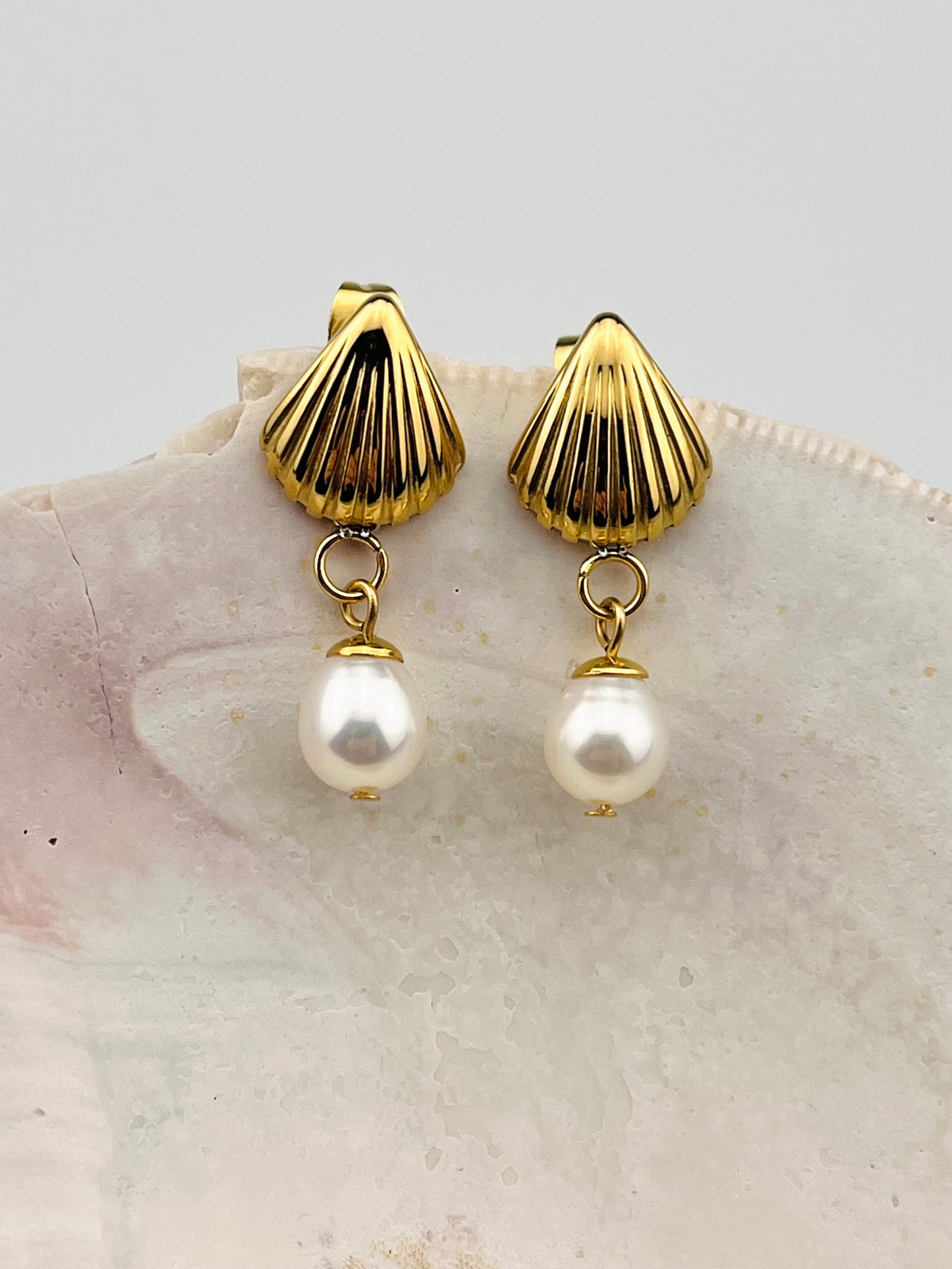 EA003 Teardrop shape fresh water pearl & golden sea shell design stud earrings